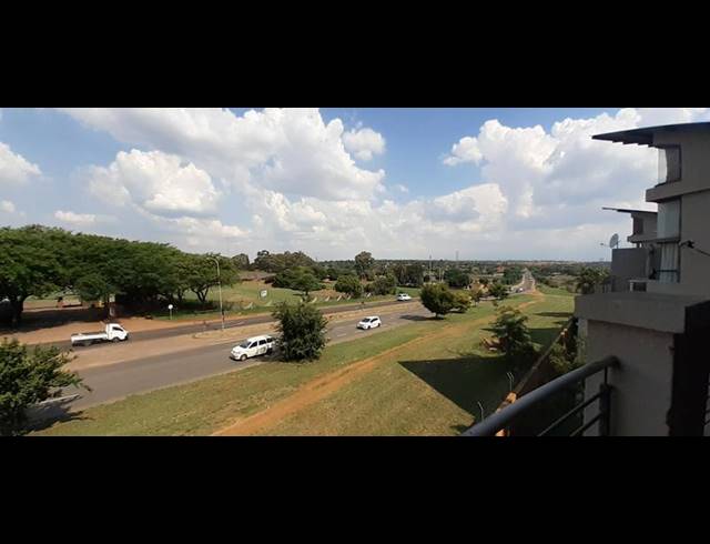 2 BEDROOM APARTMENT FOR SALE IN ROOIHUISKRAAL NORTH